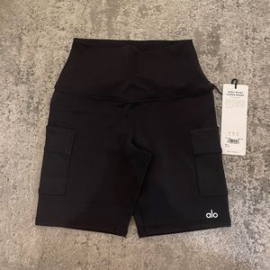 NWT-Alo High waist cargo Bike Short- -XS